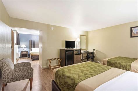 econo lodge inn & suites i-35 at shawnee mission|ECONO LODGE INN & SUITES I